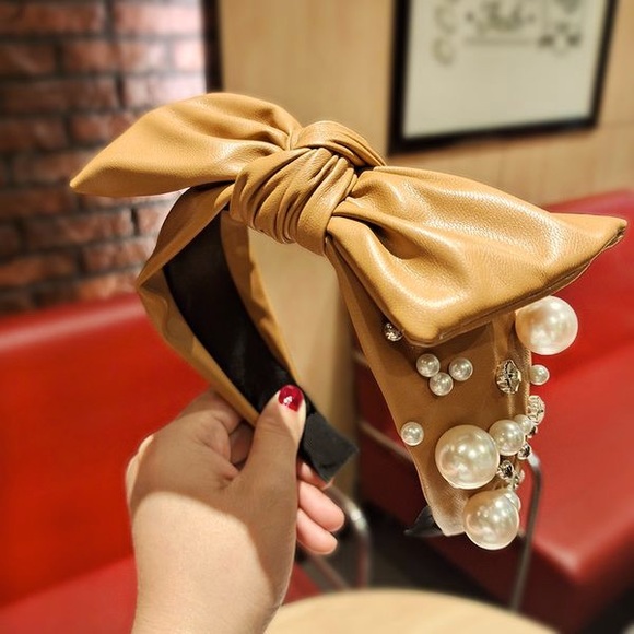 🐝 Faux (PU) Leather Bow Headband. Buy one accessory 1 free on all accessories!! - Picture 3 of 6